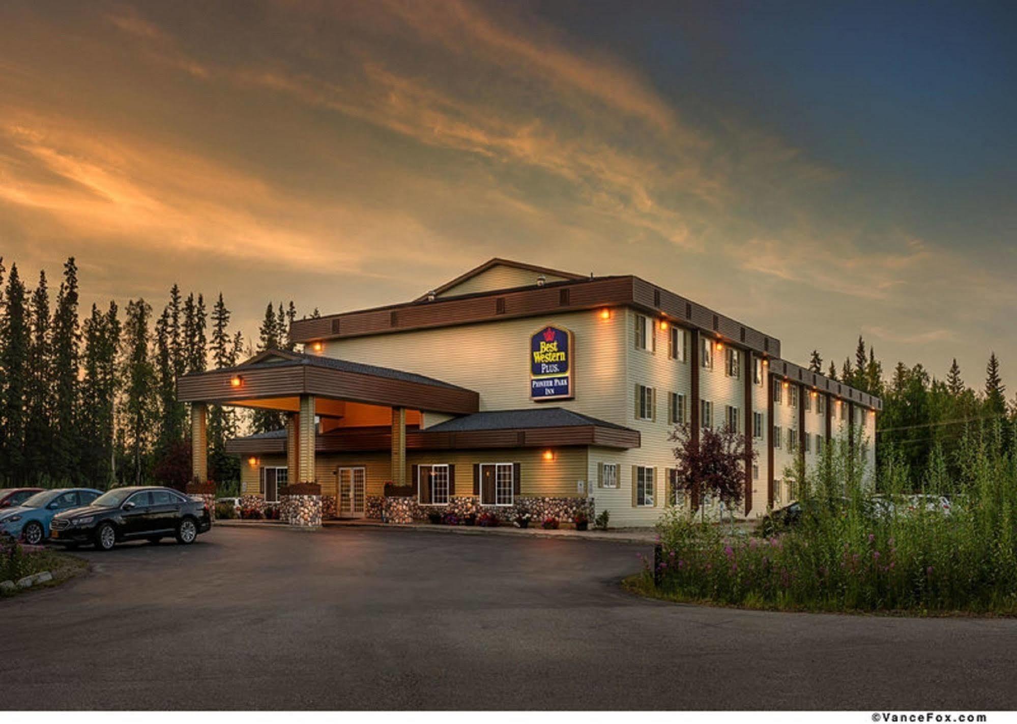 Best Western Plus Pioneer Park Inn Fairbanks Bagian luar foto